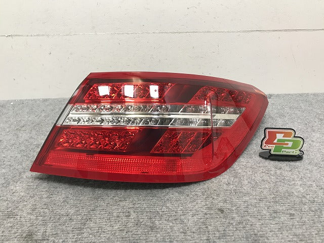 ジャンク!Eクラス クーペ C207 社外 前期 右 テールランプ/ライト/レンズ LED A046317 2079060258 メルセデスベンツ(133939)