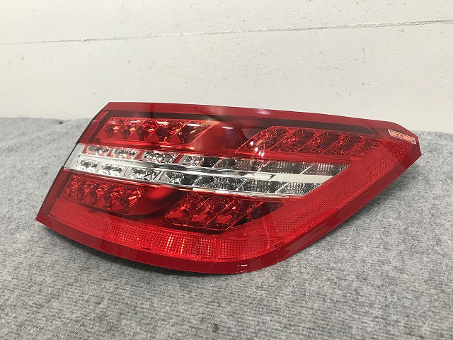ジャンク!Eクラス クーペ C207 社外 前期 右 テールランプ/ライト/レンズ LED A046317 2079060258 メルセデスベンツ(133939)
