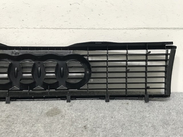新品!80/90 B3/B4 純正 フロント グリル/ラジエーターグリル 893 853 655 A/893853655 素地 アウディ/Audi(133942)