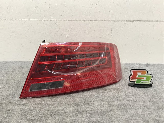 新品!A5(B8) 8T系 社外 後期 右 テールランプ/ライト/レンズ LED Magneti Marelli(マニェーティマレッリ)製 8T0945096H アウディ(133943)