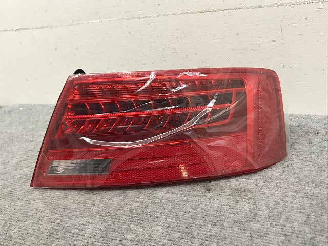 新品!A5(B8) 8T系 社外 後期 右 テールランプ/ライト/レンズ LED Magneti Marelli(マニェーティマレッリ)製 8T0945096H アウディ(133943)
