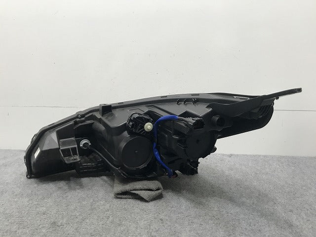 リーフ ZE1 純正 右 ヘッドライト/ランプ LED レベライザー 刻印P ICHIKOH 1954/26010 5SK5A 26025-5SK5A 日産(133954)