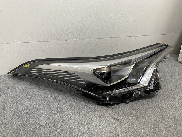 C-HR/CHR/G ZYX10/NGX10/NGX50 純正 中期 右 ヘッドライト/ランプ LED 刻印7 KOITO 10-111 81145-10A20 トヨタ(133956)