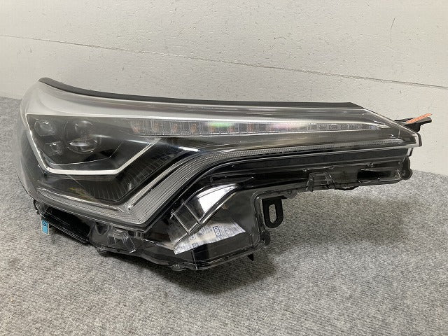C-HR/CHR/G ZYX10/NGX10/NGX50 純正 中期 右 ヘッドライト/ランプ LED 刻印7 KOITO 10-111 81145-10A20 トヨタ(133956)
