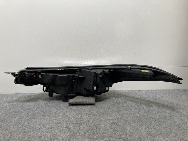 C-HR/CHR/G ZYX10/NGX10/NGX50 純正 中期 右 ヘッドライト/ランプ LED 刻印7 KOITO 10-111 81145-10A20 トヨタ(133956)