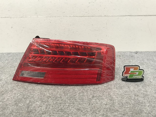 新品!A5(B8) 8T系 社外 後期 右 テールランプ/ライト/レンズ LED Magneti Marelli(マニェーティマレッリ)製 8T0945096H アウディ(133957)
