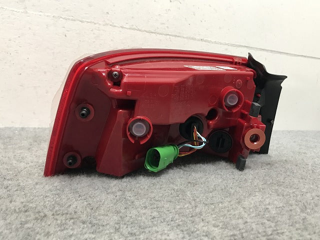 新品!A5(B8) 8T系 社外 後期 右 テールランプ/ライト/レンズ LED Magneti Marelli(マニェーティマレッリ)製 8T0945096H アウディ(133957)