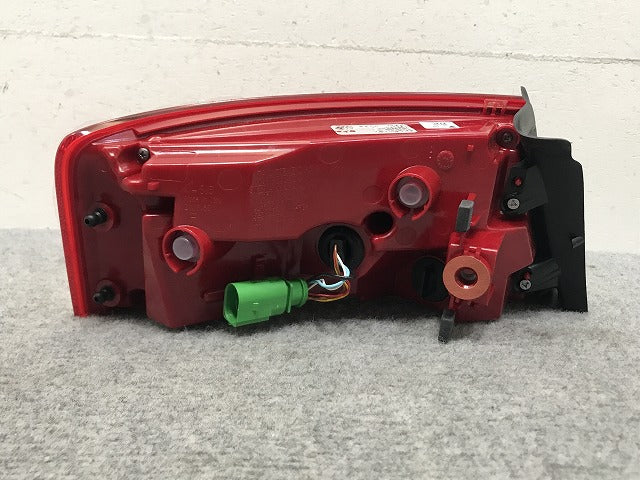 新品!A5(B8) 8T系 社外 後期 右 テールランプ/ライト/レンズ LED Magneti Marelli(マニェーティマレッリ)製 8T0945096H アウディ(133957)