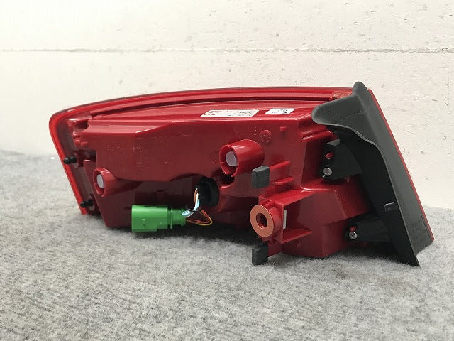 新品!A5(B8) 8T系 社外 後期 右 テールランプ/ライト/レンズ LED Magneti Marelli(マニェーティマレッリ)製 8T0945096H アウディ(133957)