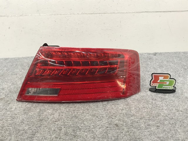 新品!A5(B8) 8T系 社外 後期 右 テールランプ/ライト/レンズ LED Magneti Marelli(マニェーティマレッリ)製 8T0945096H アウディ(133959)