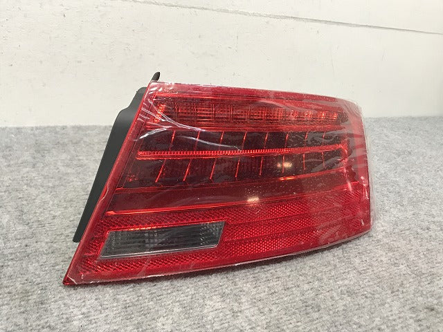 新品!A5(B8) 8T系 社外 後期 右 テールランプ/ライト/レンズ LED Magneti Marelli(マニェーティマレッリ)製 8T0945096H アウディ(133959)
