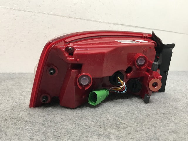 新品!A5(B8) 8T系 社外 後期 右 テールランプ/ライト/レンズ LED Magneti Marelli(マニェーティマレッリ)製 8T0945096H アウディ(133959)