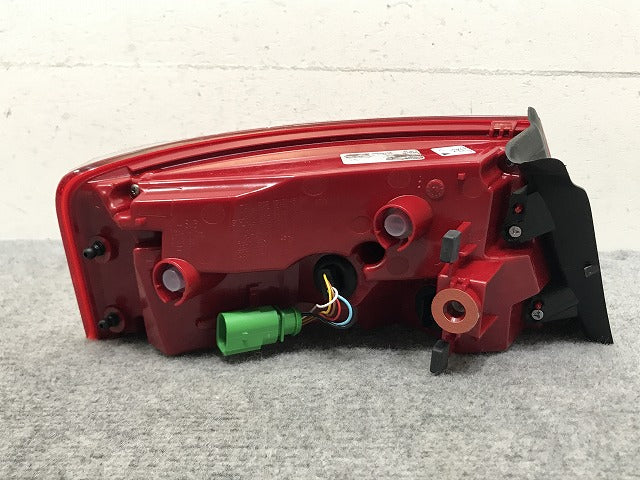 新品!A5(B8) 8T系 社外 後期 右 テールランプ/ライト/レンズ LED Magneti Marelli(マニェーティマレッリ)製 8T0945096H アウディ(133959)