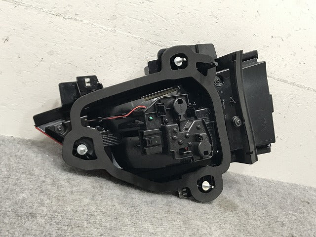 新品!X2 シリーズ F39 純正 左 テールランプ/ライト/レンズ/フィニッシャーランプ/内側 LED F03689000F 63217420747 BMW(133975)
