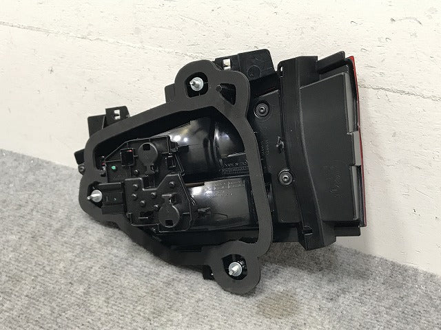 新品!X2 シリーズ F39 純正 左 テールランプ/ライト/レンズ/フィニッシャーランプ/内側 LED F03689000F 63217420747 BMW(133975)