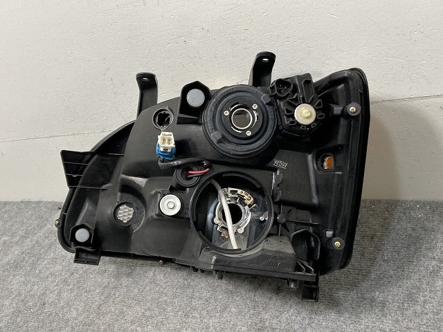 ノア/NOAH 60系/AZR60G/AZR65G 純正 前期 右 ヘッドライト/ランプ キセノン HID AFS無 レベライザー付 刻印B1 KOITO 28-152 トヨタ(134019)