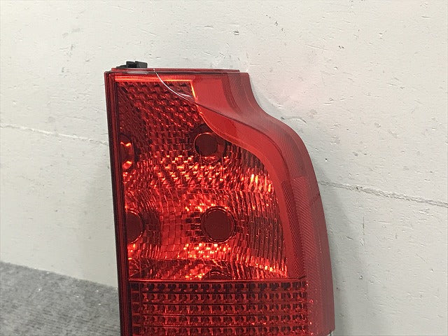 新品!V70 SB系 純正 右 テールランプ/ライト/レンズ ハロゲン THK 177 ボルボ(134046)