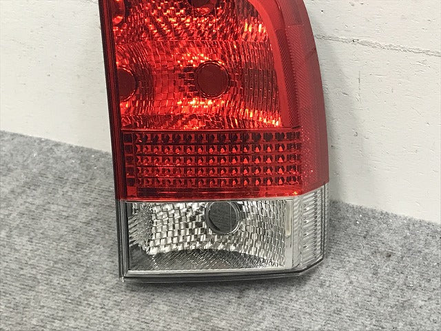 新品!V70 SB系 純正 右 テールランプ/ライト/レンズ ハロゲン THK 177 ボルボ(134046)