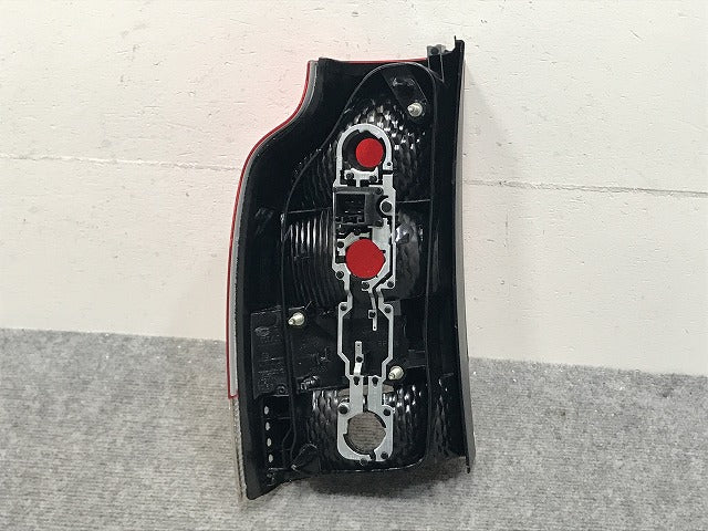 新品!V70 SB系 純正 右 テールランプ/ライト/レンズ ハロゲン THK 177 ボルボ(134046)