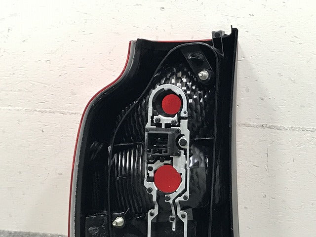 新品!V70 SB系 純正 右 テールランプ/ライト/レンズ ハロゲン THK 177 ボルボ(134046)