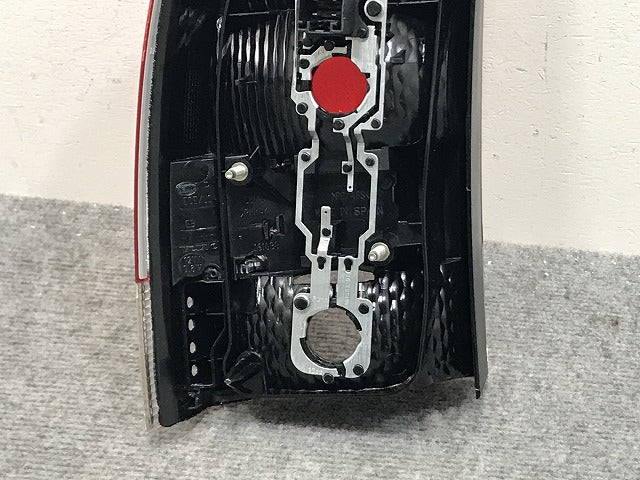新品!V70 SB系 純正 右 テールランプ/ライト/レンズ ハロゲン THK 177 ボルボ(134046)