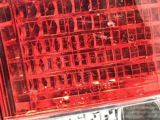 新品!V70 SB系 純正 右 テールランプ/ライト/レンズ ハロゲン THK 177 ボルボ(134046)