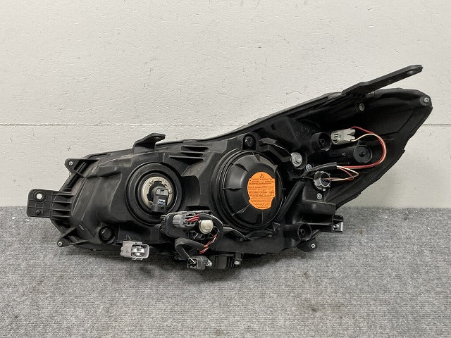 インプレッサ G4/スポーツ/XV GP2/GP3/GP6/GP7/GJ2/GJ3/GJ6/GJ7 純正 右ヘッドライト キセノン HID レベ/バラスト付 1T P9932(134098)