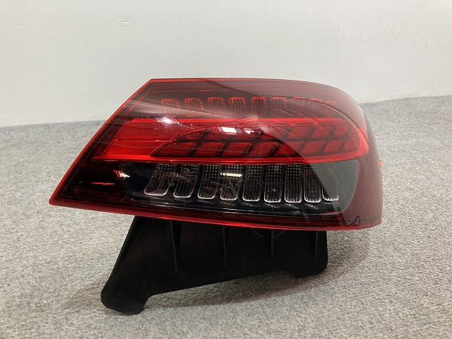 Eクラス/セダン W213 純正 後期 右 テールランプ/ライト/レンズ LED AL Automotive Lighting A2139065409 メルセデスベンツ(134106)