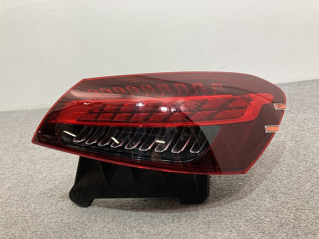 Eクラス/セダン W213 純正 後期 右 テールランプ/ライト/レンズ LED AL Automotive Lighting A2139065409 メルセデスベンツ(134106)
