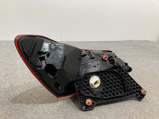 Eクラス/セダン W213 純正 後期 右 テールランプ/ライト/レンズ LED AL Automotive Lighting A2139065409 メルセデスベンツ(134106)
