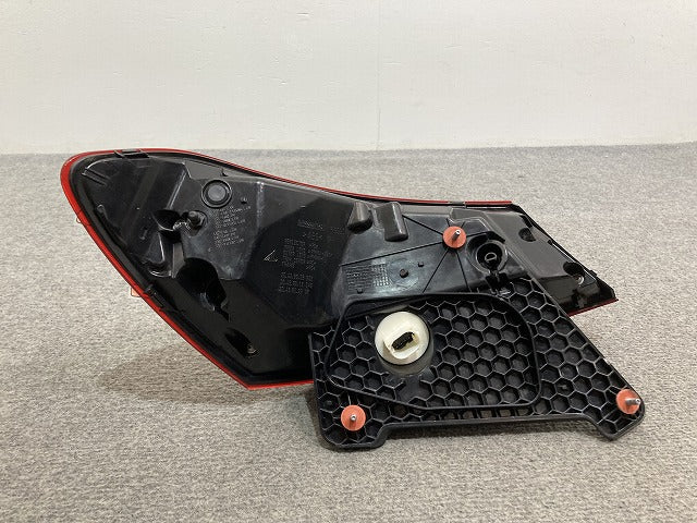 Eクラス/セダン W213 純正 後期 右 テールランプ/ライト/レンズ LED AL Automotive Lighting A2139065409 メルセデスベンツ(134106)