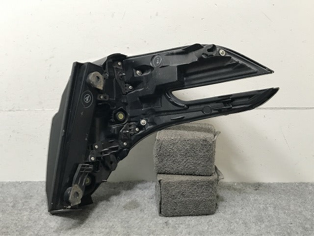 ヴェルファイア 30系/AGH30W/AGH35W/GGH30W/GGH35W/AYH30W 純正 前期 左 テールランプ/ライト/レンズ LED KOITO 58-69 トヨタ(134123)