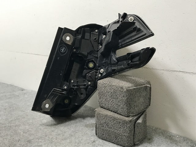 ヴェルファイア 30系/AGH30W/AGH35W/GGH30W/GGH35W/AYH30W 純正 前期 左 テールランプ/ライト/レンズ LED KOITO 58-69 トヨタ(134123)