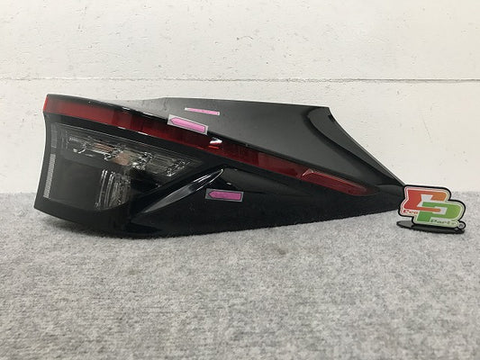 ヤリスクロス/ハイブリッド MXPB10/MXPB15/MXPJ10/MXPJ15 純正 右 テールランプ LED 刻印V3 ICHIKOH 52-330 81551-52E60 トヨタ(134125)