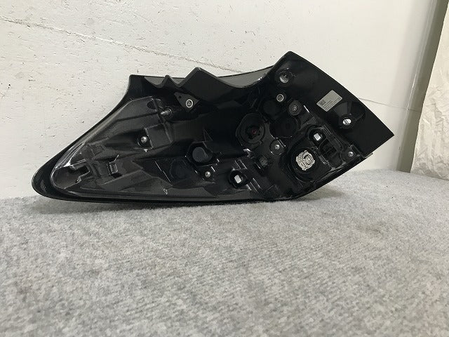 ヤリスクロス/ハイブリッド MXPB10/MXPB15/MXPJ10/MXPJ15 純正 右 テールランプ LED 刻印V3 ICHIKOH 52-330 81551-52E60 トヨタ(134125)