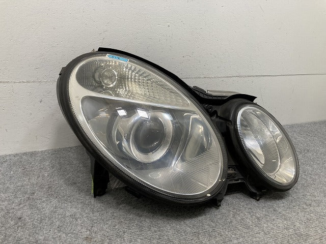 Eクラス W211 純正 前期 右 ヘッドライト/ランプ キセノン HID AFS無 バラスト付 A 002 820 24 26 メルセデスベンツ(134176)