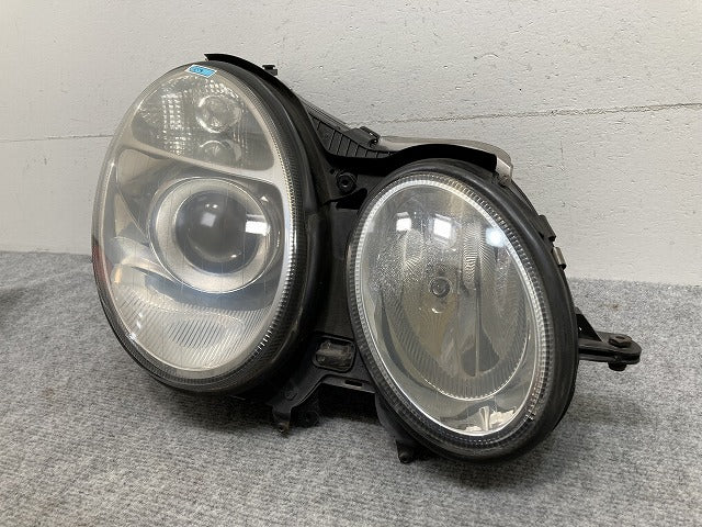 Eクラス W211 純正 前期 右 ヘッドライト/ランプ キセノン HID AFS無 バラスト付 A 002 820 24 26 メルセデスベンツ(134176)