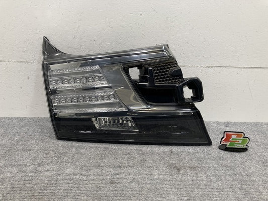 ヴェルファイア 30系/AGH30W/AGH35W/GGH30W/GGH35W/AYH30W 純正 前期 左 テールランプ/フィニッシャーランプ/内側 LED KOITO 58-72(134194)