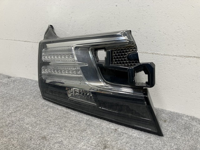 ヴェルファイア 30系/AGH30W/AGH35W/GGH30W/GGH35W/AYH30W 純正 前期 左 テールランプ/フィニッシャーランプ/内側 LED KOITO 58-72(134194)