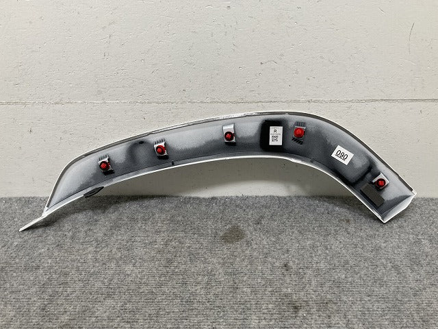 新車取り外し!ランドクルーザー/ランクル FJA300W/VJA300W 純正 右 リア ドア/オーバーフェンダー/フェンダーアーチモール 75077-60060 090(134322)