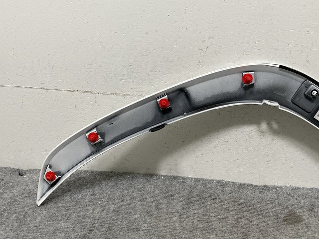 新車外し!ランドクルーザー/ランクル FJA300W/VJA300W 純正 左 リア クォーター/オーバーフェンダー 75606-60120/1/2 プレシャスホワイトパール 090(134324)