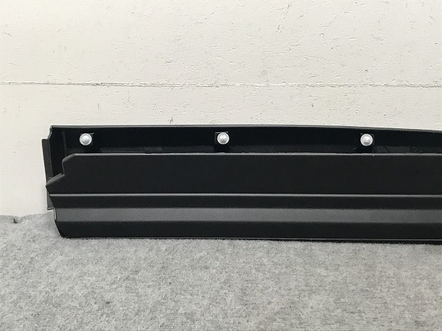 新車取り外し!クラウン/クロスオーバー TZSH35/AZSH35 純正 右 リア ドア サイドパネル/アンダーパネル 75077-30030 素地 トヨタ(134346)