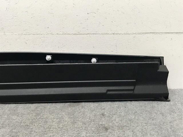 新車取り外し!クラウン/クロスオーバー TZSH35/AZSH35 純正 右 リア ドア サイドパネル/アンダーパネル 75077-30030 素地 トヨタ(134346)