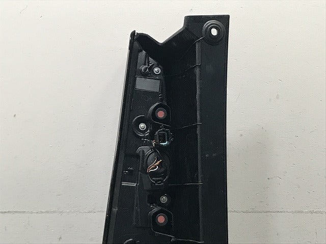 セレナ/ハイウェイスター ルキシオン e-POWER C28/NC28/FC28/FNC28/GC28/GFC28 純正 右 テールランプ LED KOITO 220-2379Y 日産(134390)