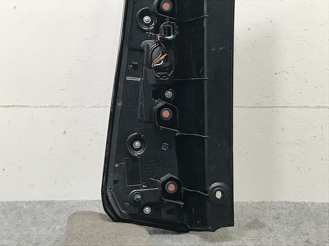 セレナ/ハイウェイスター ルキシオン e-POWER C28/NC28/FC28/FNC28/GC28/GFC28 純正 右 テールランプ LED KOITO 220-2379Y 日産(134390)