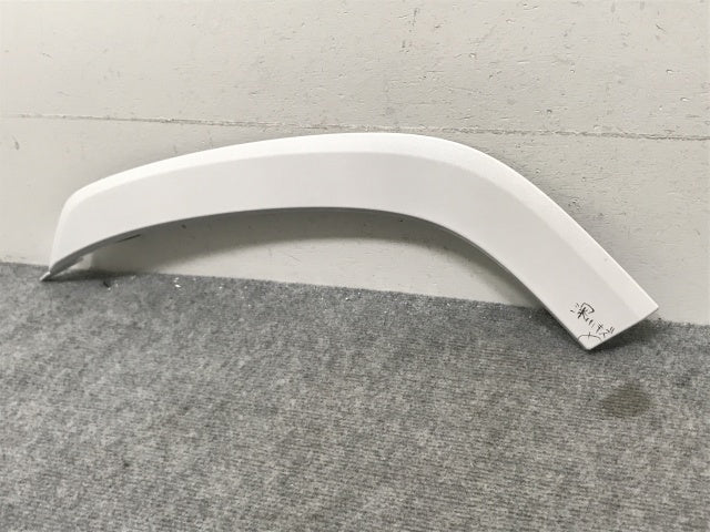 新車取り外し!ランドクルーザー/ランクル FJA300W/VJA300W 純正 左 リア ドア/オーバーフェンダー/フェンダーアーチモール 75078-60060 090 トヨタ(134450)