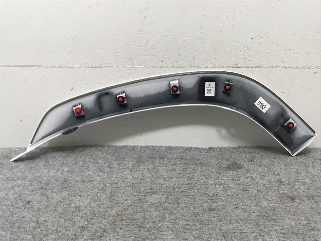 新車取り外し!ランドクルーザー/ランクル FJA300W/VJA300W 純正 右 リア ドア/オーバーフェンダー/フェンダーアーチモール 75077-60060/1/2 090(134454)