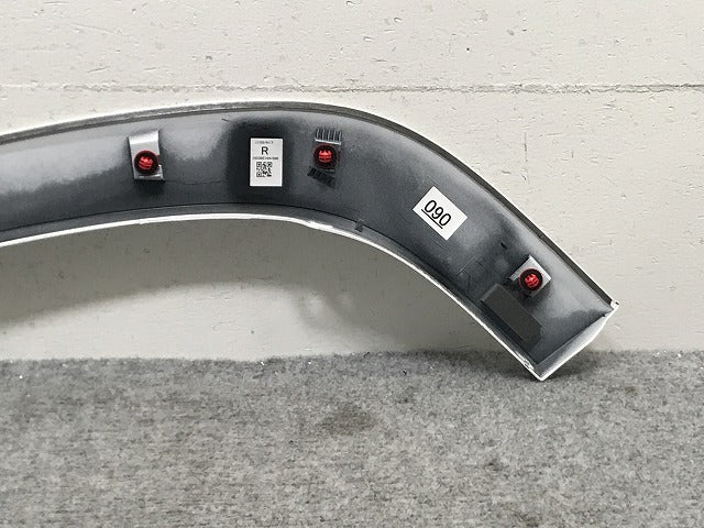 新車取り外し!ランドクルーザー/ランクル FJA300W/VJA300W 純正 右 リア ドア/オーバーフェンダー/フェンダーアーチモール 75077-60060/1/2 090(134454)