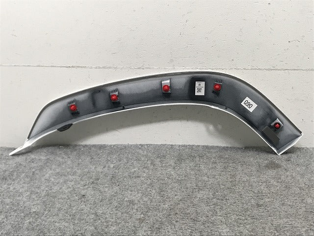 新車取り外し!ランドクルーザー/ランクル FJA300W/VJA300W 純正 右 リア ドア/オーバーフェンダー/フェンダーアーチモール 75077-60060/1/2 090(134456)