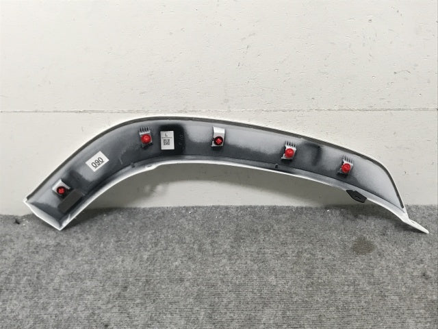 新車取り外し!ランドクルーザー/ランクル FJA300W/VJA300W 純正 左 リア ドア/オーバーフェンダー/フェンダーアーチモール 75078-60060 090 トヨタ(134458)